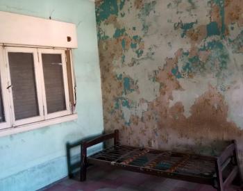 Chalet  tres ambientes a refaccionar.